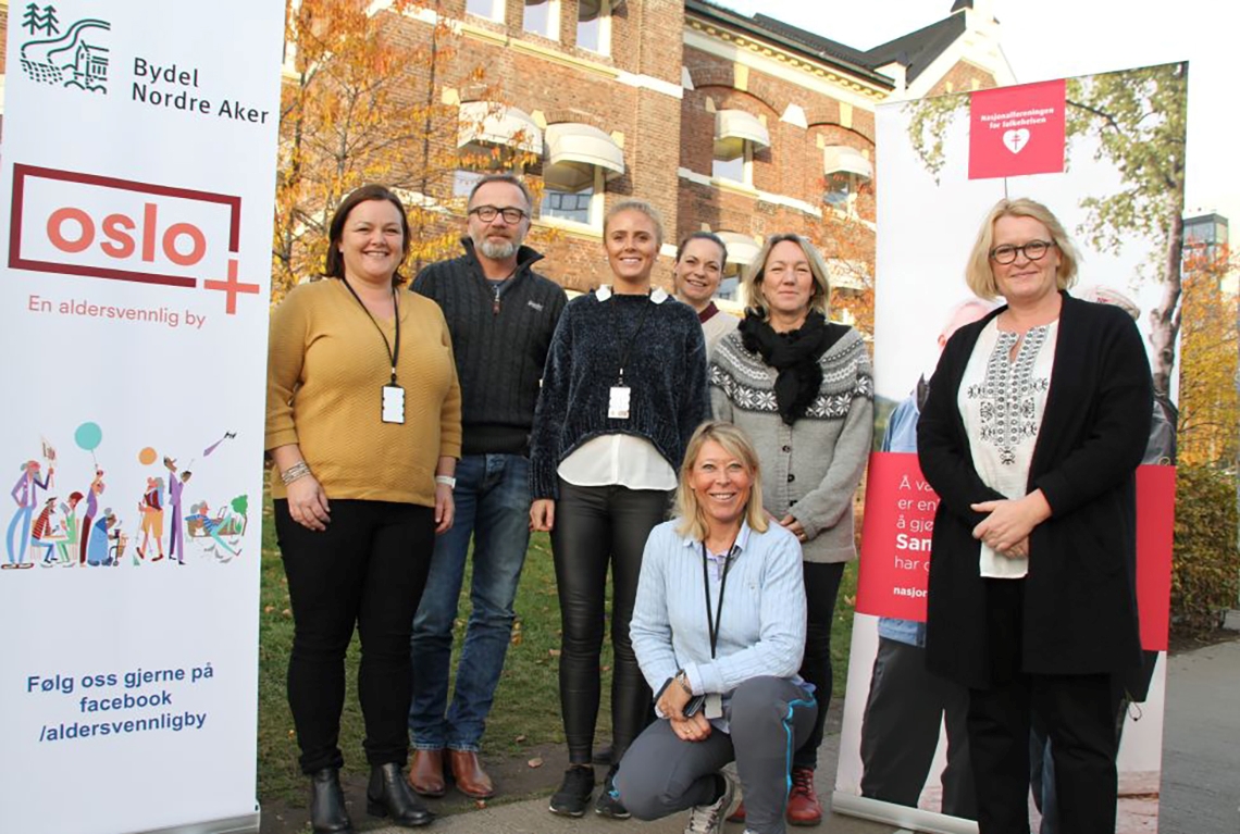 Bildetekst: Sammen om opplæring av frivillige. Fra venstre: Ann Cathrin Holm, Øyvind Henriksen, Mari Gundersen, Lina Marie Brathaug, Elin Linløkken og Lisbeth Rugtvedt. Foran: Heidi Karsrud Nordal. Foto: Karl Andreas Kjelstrup.