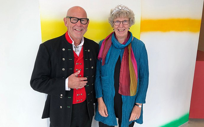 Marit Borg sammen med sin kollega professor Bengt Eirik Karlsson, som ledet avslutningsseminaret. – Marit, du møter de du forsker om og med helhetlig og med forståelse. Du lar deg berøre av mennesker, det er viktig, sa han. 
